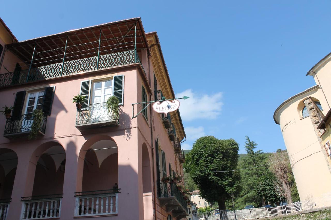 Albergo Dell'Angelo Pieve di Teco Kültér fotó